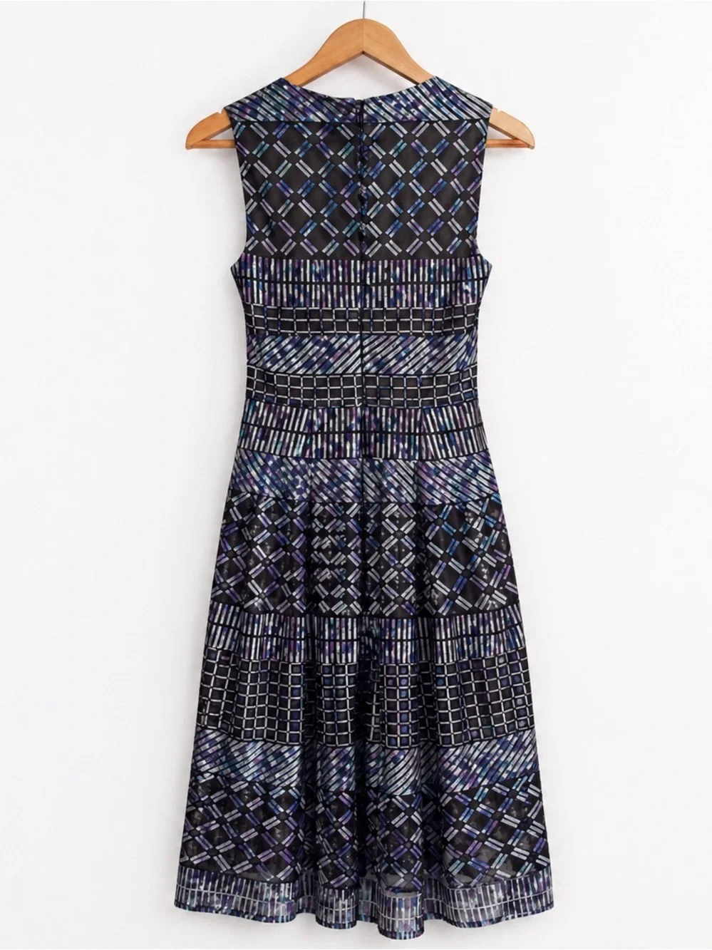 BCBGMAXAZRIA Metallic Embroidered Midi Dress ✨ Pleated V-Neck Cocktail Party XS - Picture 5 of 10